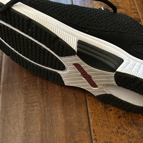 Orthofeet Women’s 9.5 black sneakers - Picture 3 of 5